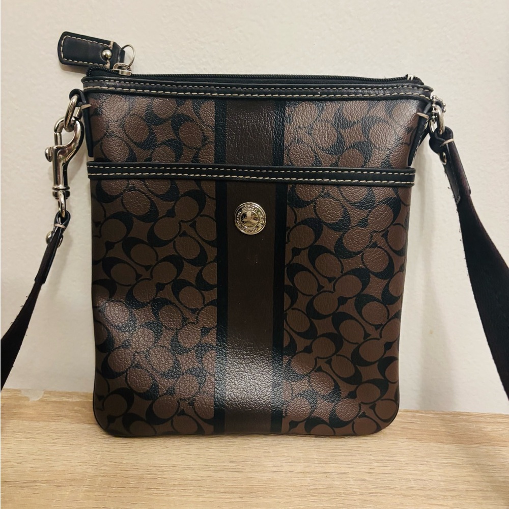 Coach Signature Logo Brown Leather Crossbody Classic
Bag Purse - Picture 2 of 8